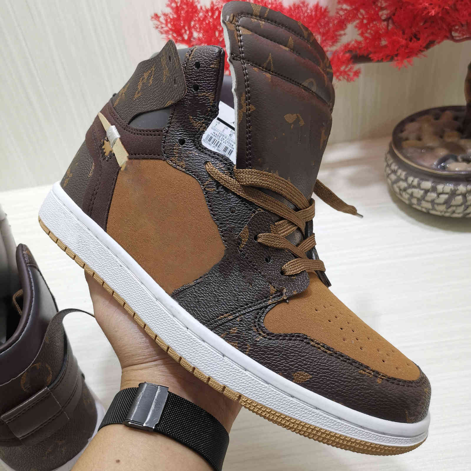 

2021 Chicago University Blue White 1s One Mens Basketball Shoes for men womens sports Air off Designer Sneakers Trainers, Black;brown