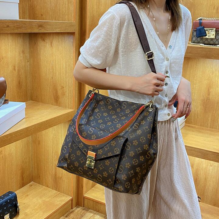 

Wholesale factory womens leathers shoulder bags simple large-capacity printed backpack elegant old color leather handbag personalized belt women crossbody bag, Coffee4 6665