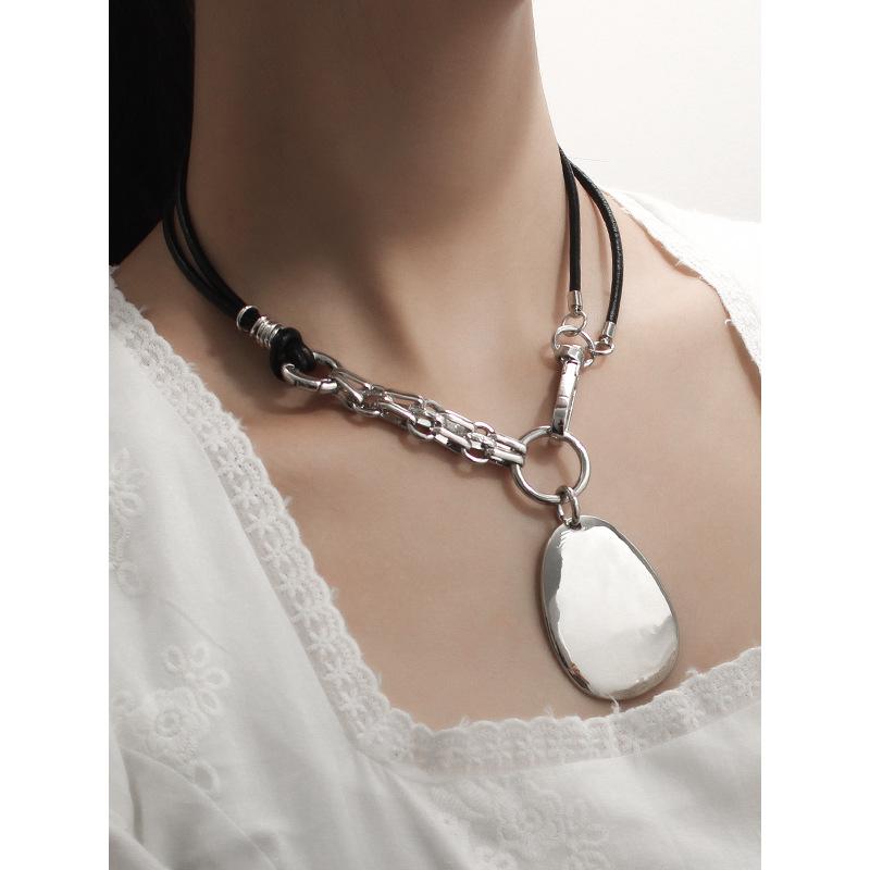 

Chokers Amorcome Unique Geometric Metal Pendant Black Leather Necklace For Women Girls Punk Link Chain Choker Unisex Jewelry