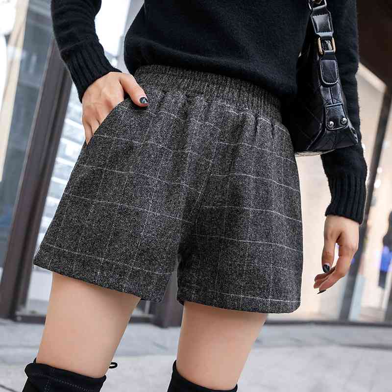 

Plus Size Autumn Winter Korean Wool Shorts Women Plaid Elastic High Waisted Femme Casual Loose Boots Short Pants 210603, Black gray