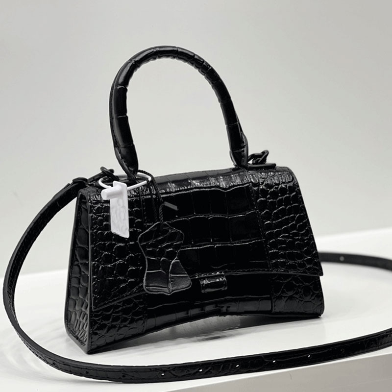 

Sales crescent bag men and women's luxury handbag designer high-quality nylon chain women's handbag diagonal shoulder wholesale handbag fashion wallet, Red