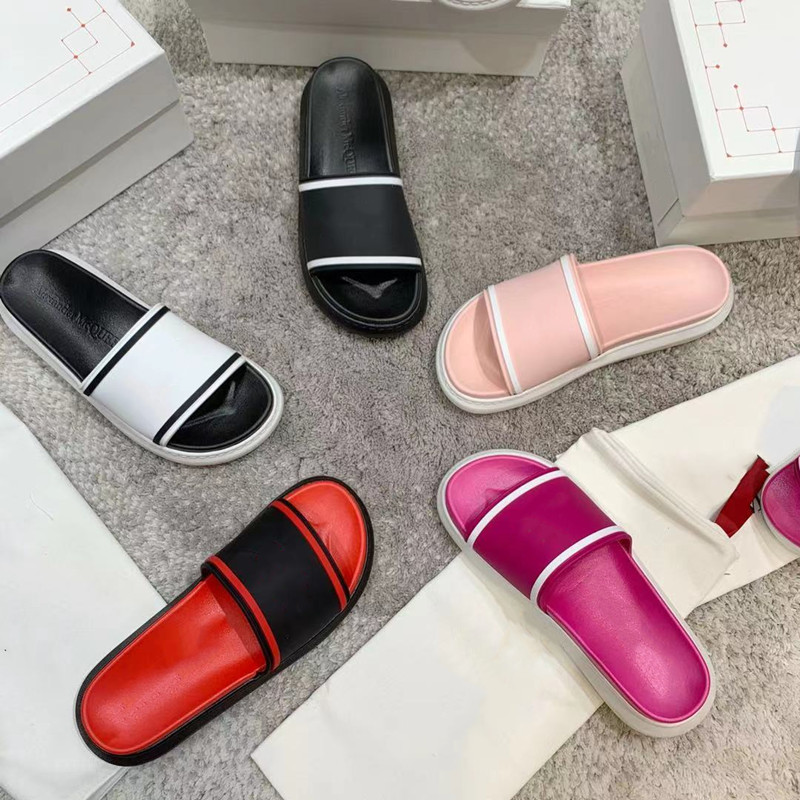 

Fashion Slide Women Slippers Designer Rubber Sandals Soft Bottom Flip Flops Beach Shoes Letter Flat Heel Blade Heatshoes Size 35-41, Red