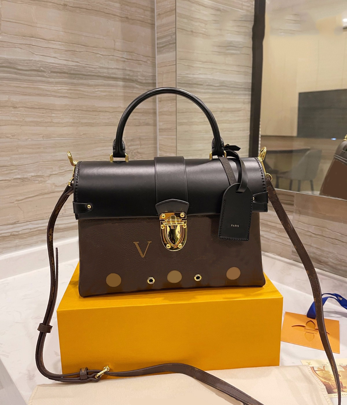 Sacs de créateurs pour femmes Sacs à main à rabat à une poignée Sac à bandoulière en cuir de vachette de haute qualité Lettre en relief Serrure e