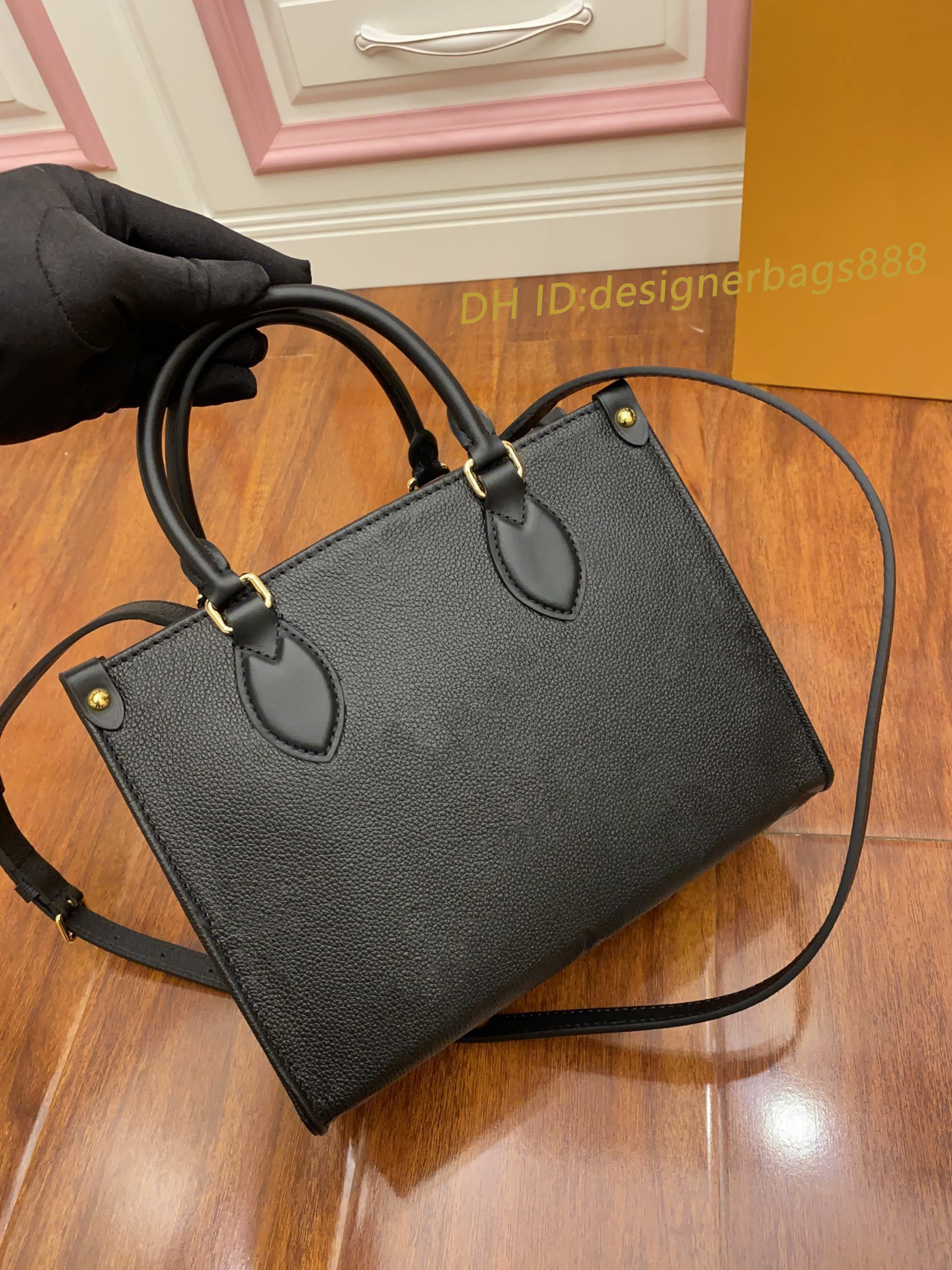 

FASHION ONTHEGO M44576 M44925 WOMEN luxurys designers bags 2021 genuine leather Handbags messenger crossbody shoulder bag Totes Wallet purse backpack, With shoulder strap