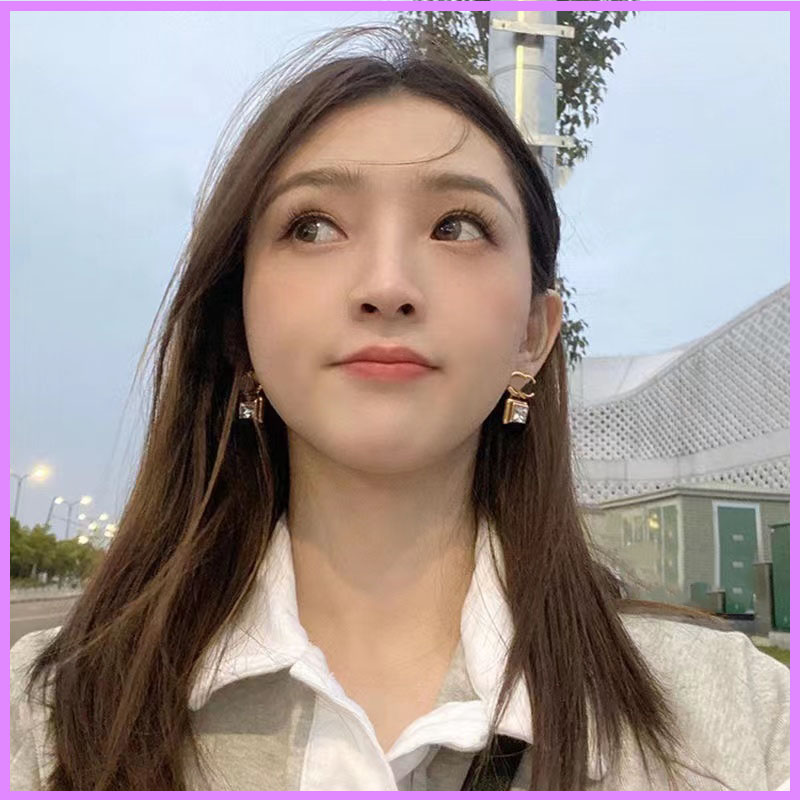

Retro Fashion Earrings For Women Designer Jewelry Gold Letters Earring With Diamonds Ladies Ear Studs Silver Needle For Gifts D223031F