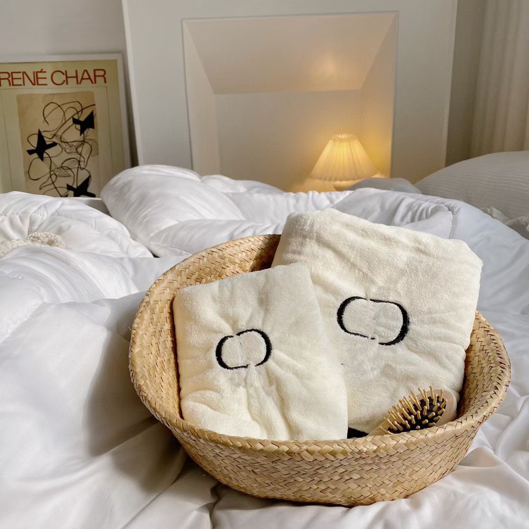 

Fashion style solid color D coral plush towel set 4 colors Portable bath beach towel fur soft towel fashion style with gift packing