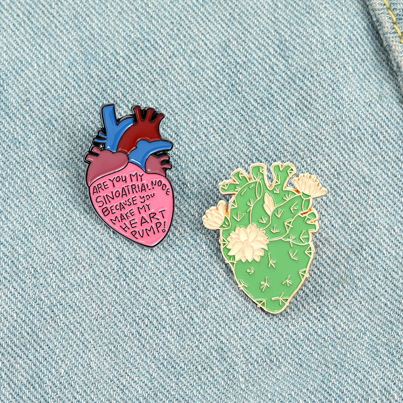 

European Heart Series Flower Brooches Letter Alloy Paint Cowboy Badge Accessories Women Men Enamel Love Collar Bags Pins Jewelry Wholesale