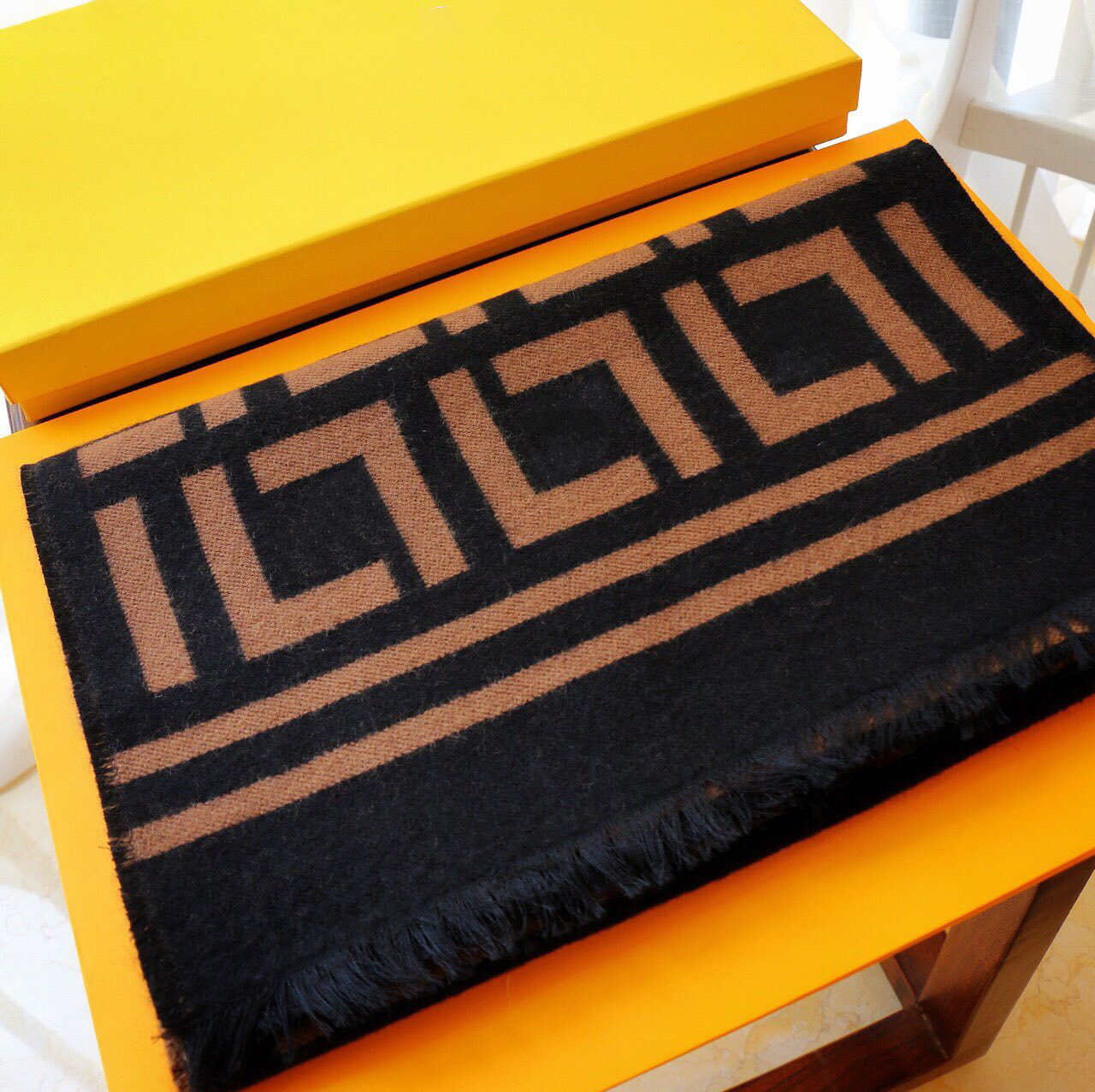 

Luxurys Designers scarf men's and women's winter Shawl decorations fashion leisure social party scarves high quality 2 colors