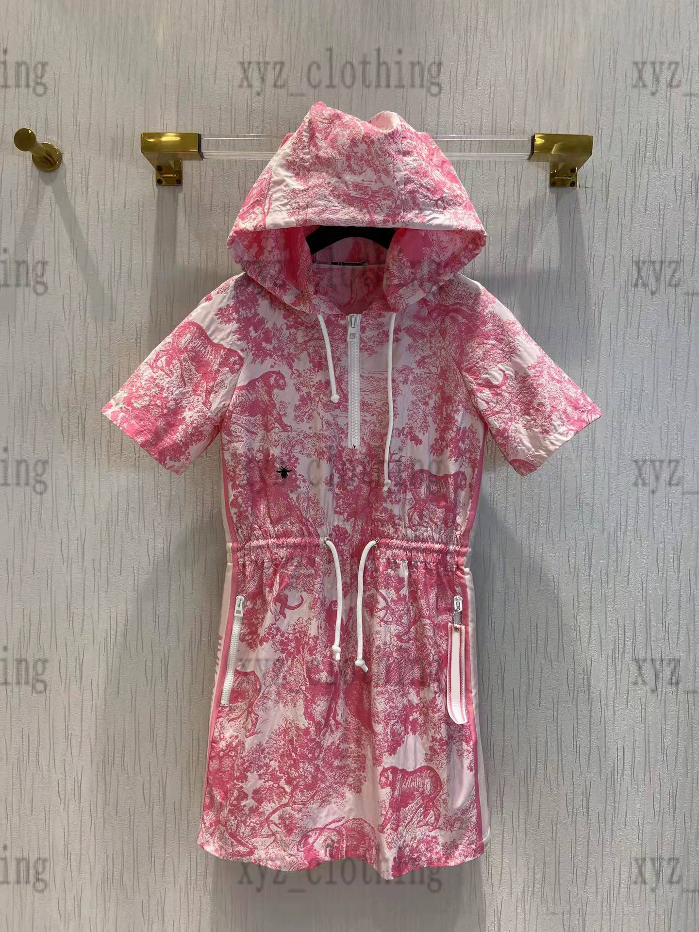 

2022ss summer designer women sports dresses Heavy-duty studded hooded shirts fashion print stitching skirt waist short-sleeved Dress high-end Casual skirts womens, Pink