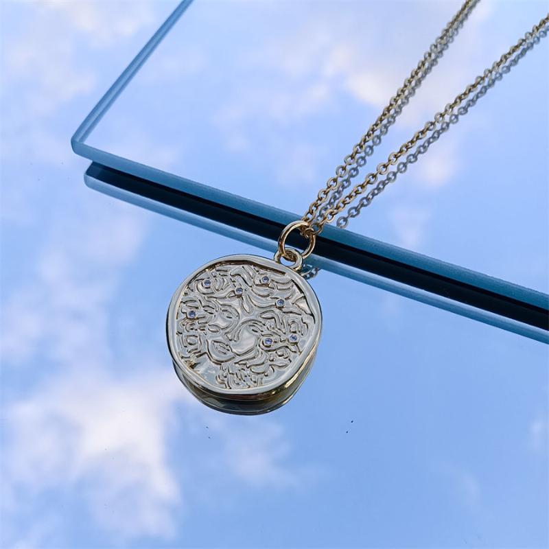 

Pendant Necklaces 2021 Round Coin Necklace Portraying Jewelry Art Gifts For Women