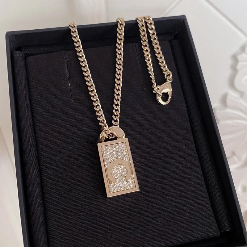 

Womens Designer Necklace Pearl Lady Tag Necklaces Diamonds Brand Women Golden Fashion Luxury Elegant Weote
