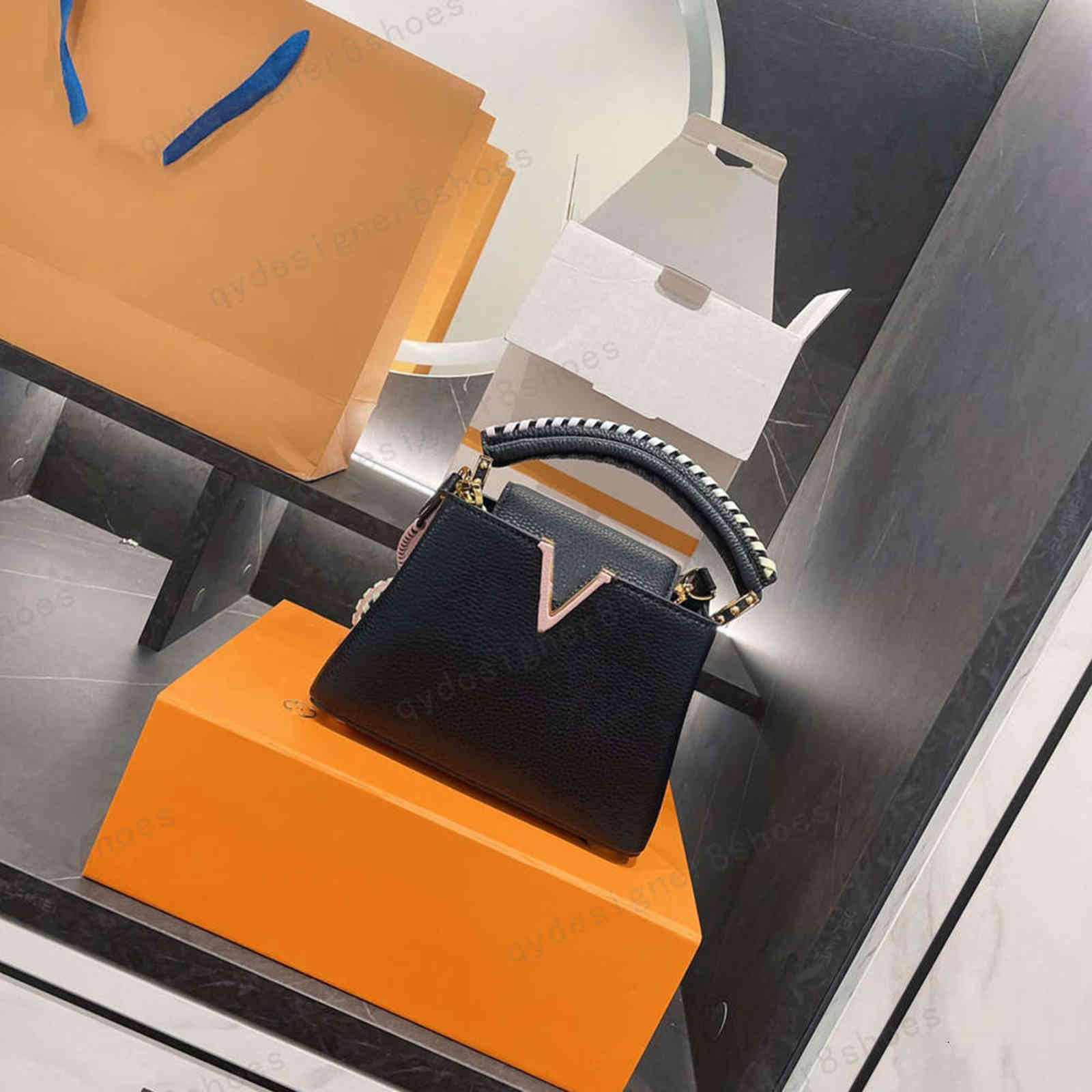

With box women's wide shoulder strap tricolor leather Capucines crossbody single bag size 20*14cm