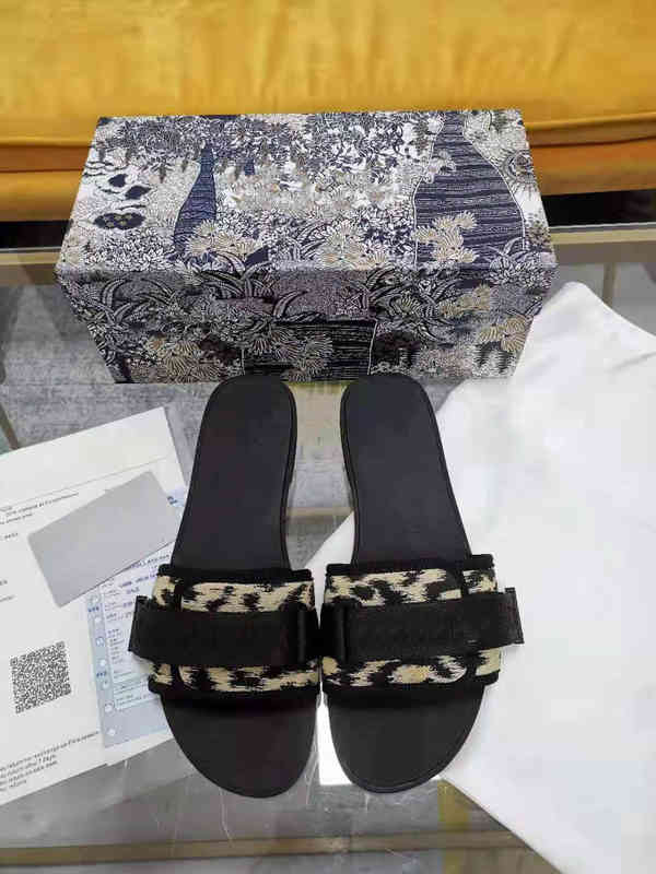 

Slippers quality Luxury high slippers woven surface hook and loop beach shoes Early spring flip-flops with casual leather 35-42 size YKS7, 1# shoe box