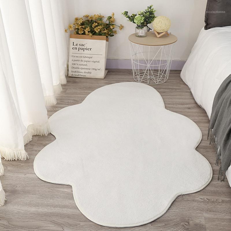 

Carpets Nordic Non-slip Carpet Plush Bedside Mat Cloud Shape Rug For Living Room Chair Sofa Area Rugs Soft Kids Play Mats Home Decor
