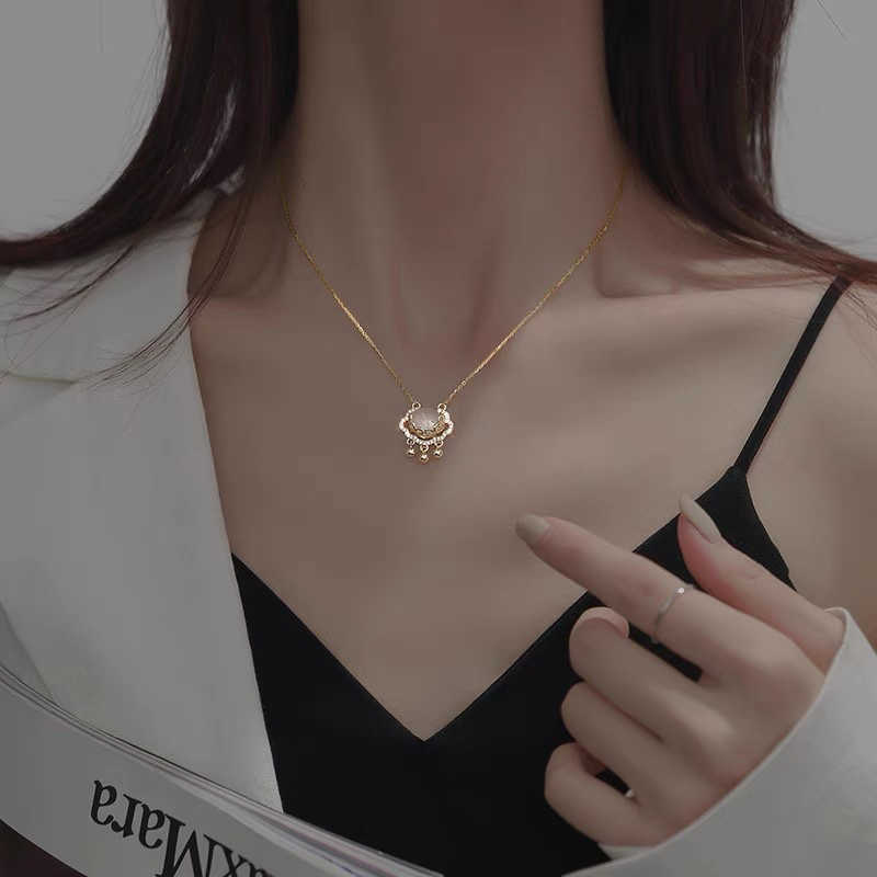 Pendant Necklaces Safety Lock Necklace Wear Comfortable Classic Design Fashion Shine Grace Charm Fine-image-747664993