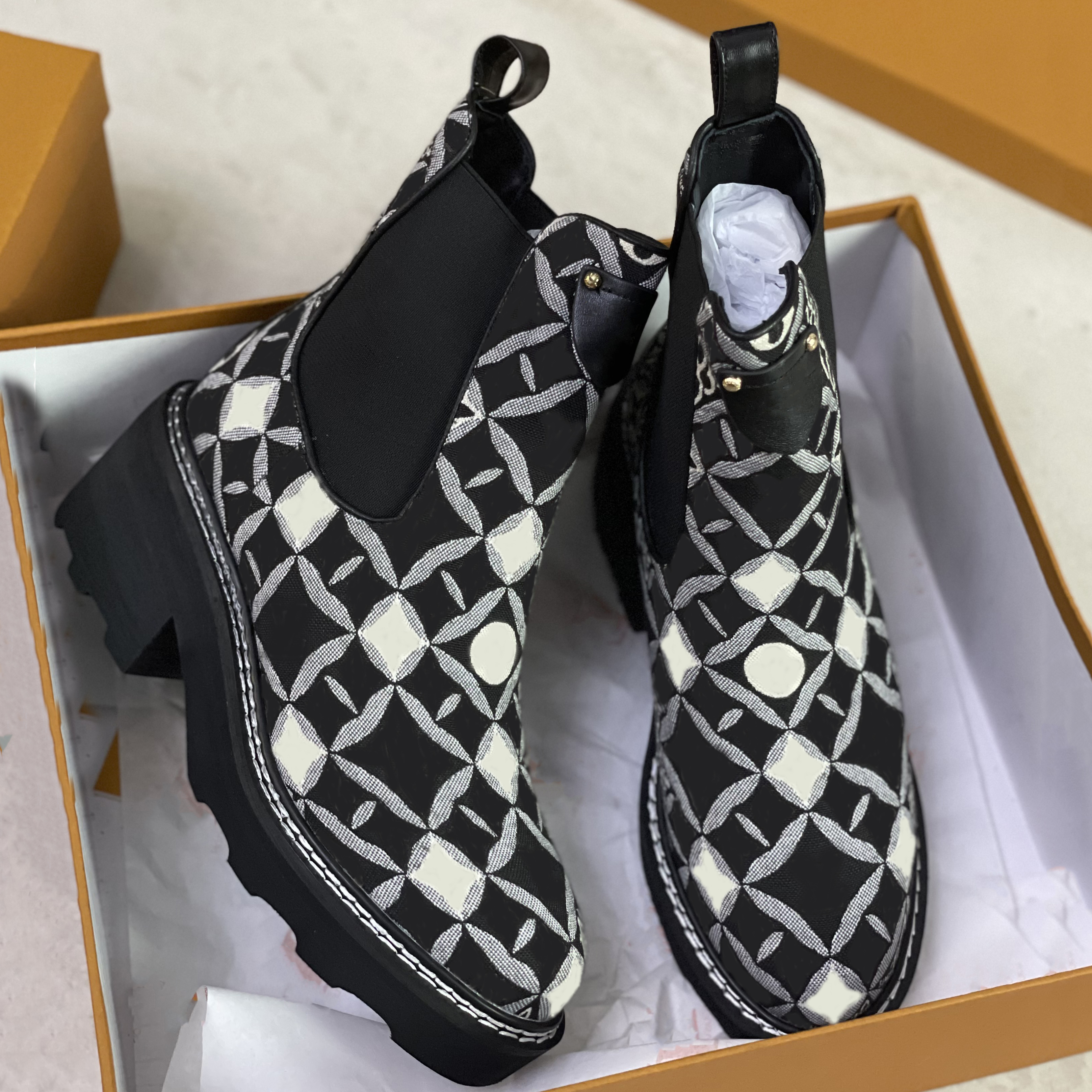 

Designer Beaubourg Chelsea Boot Women Vintage Monogram Jacquard Textile Classic Ankle Boots Laureate platform chunky desert Booties lightwei, Black