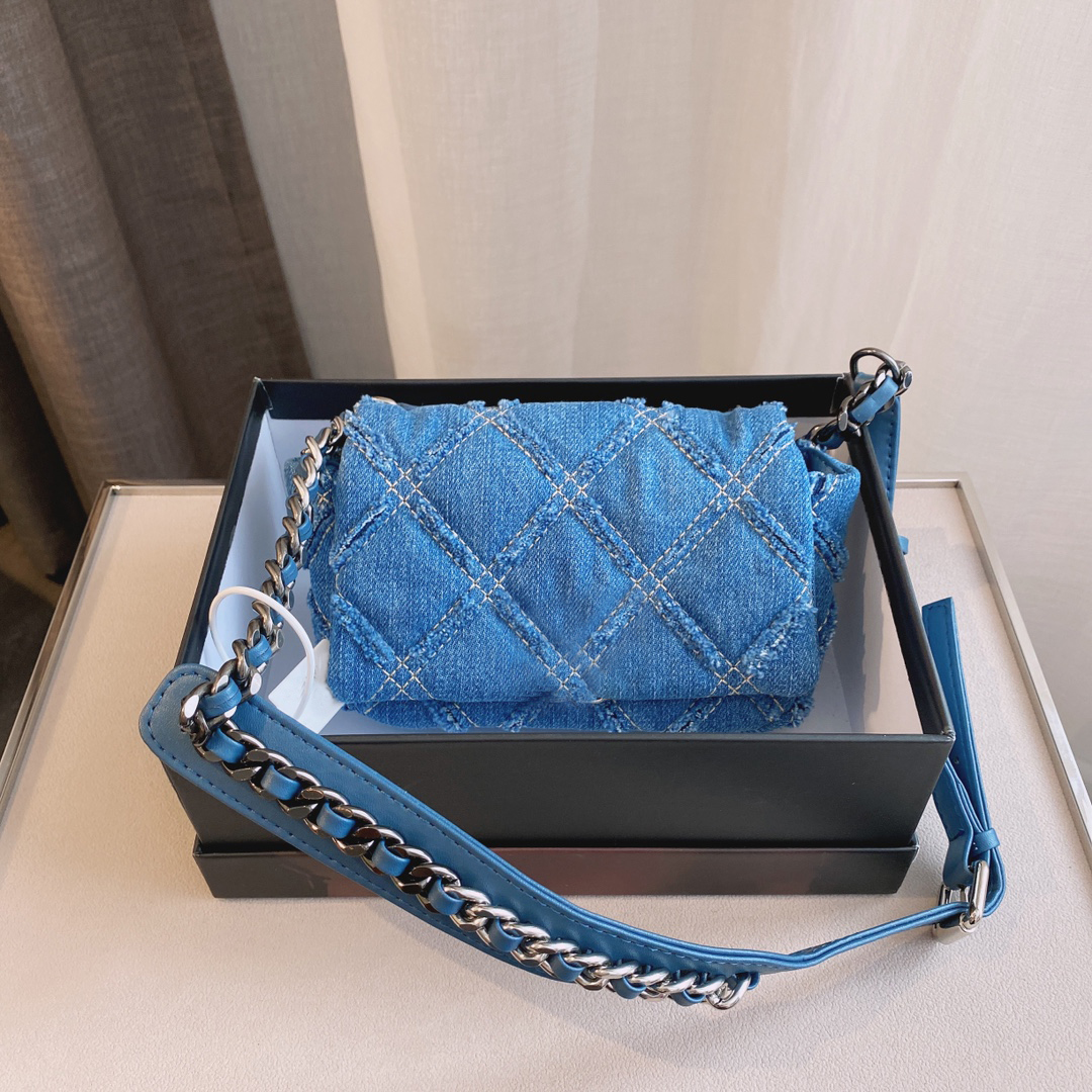 

2021 Luxurys designers denim bag with diamond lattice purse fashion bags chest pack classic vintage style saddle come boxes size 20cm XTC02, Box