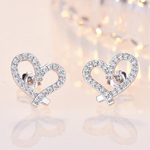 

Designer Love Heart Stud Earrings with Crystal 18K Gold Plated Shining Diamond Earring for Women White Zircon