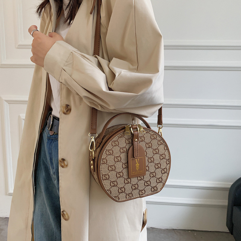 

Women's bag and winter new single shoulder messenger women's fashion versatile Mini round small Purse sale, White