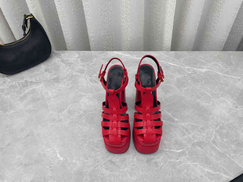 

Sandls SANDALS MEDUS PLATFORM these sndls re crfted in lether feture block heel nd double pltform Size 35-42 7SWO, 1# shoe box