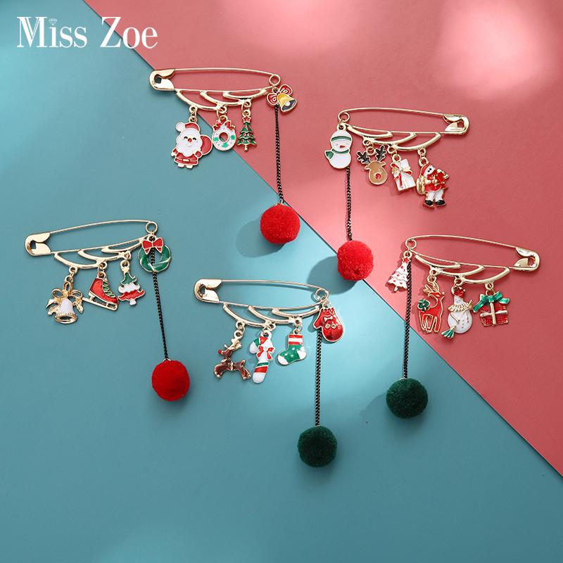 

Pins, Brooches 5Styles Christmas With Chain Pin Santa Snowman Sock Elk Bells Tree XMAS Jewelry Happy Year Gift For Kids Friends, Gray