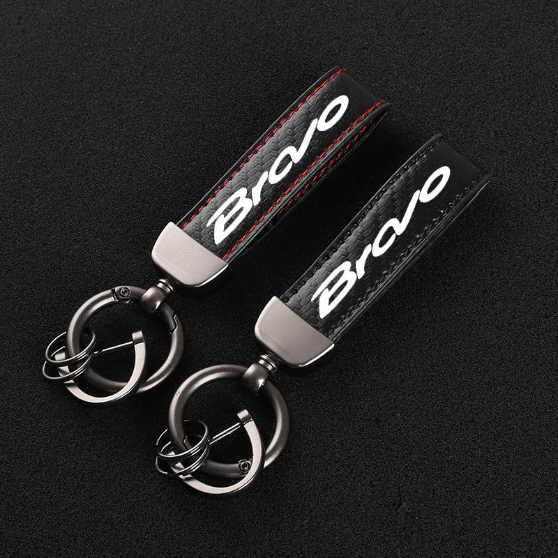 

Keychains High-Grade Leather Car KeyChain 360 Degree Rotating Horseshoe Key Rings For Fiat Bravo 2 Styling Accessories, Silver