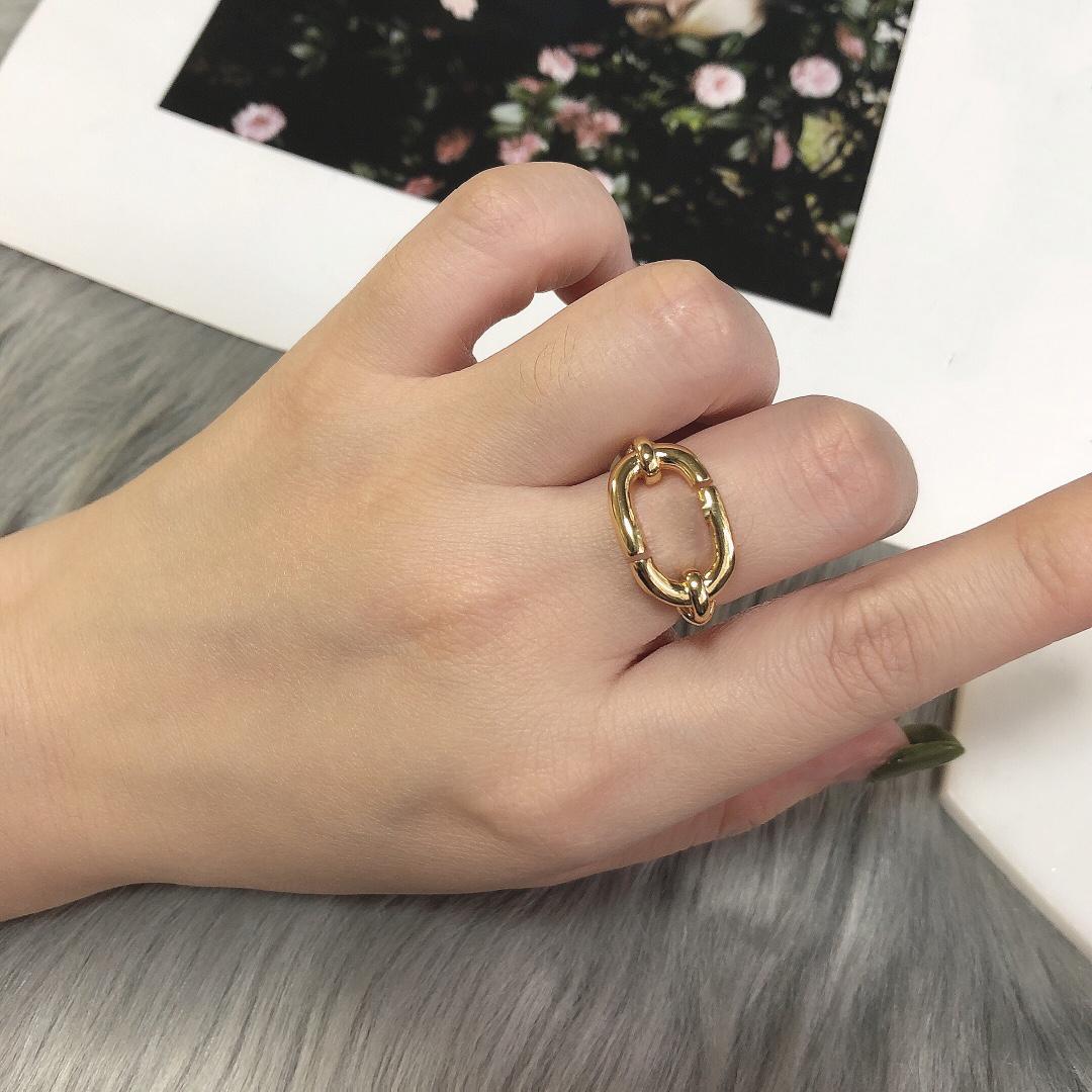 

New Year Individuality Rings Gold Stainless Steel Band Rings Classic Luxury Designers For Lover Gifts Characteristic Creative