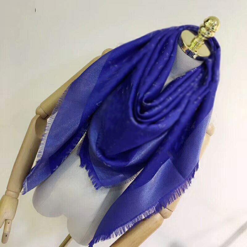 

Wholesale scarf silver thread jacquard scarves women's fashion classic triangle shawl 140*140cm