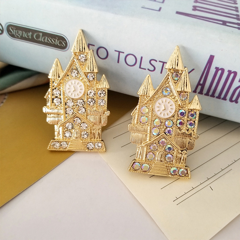 

Playground Castle Enamel Holiday Brooches Colorful Diamond Retro House Collar Badge Unisex Paradise Backpack Hat Pins Ornaments Accessories