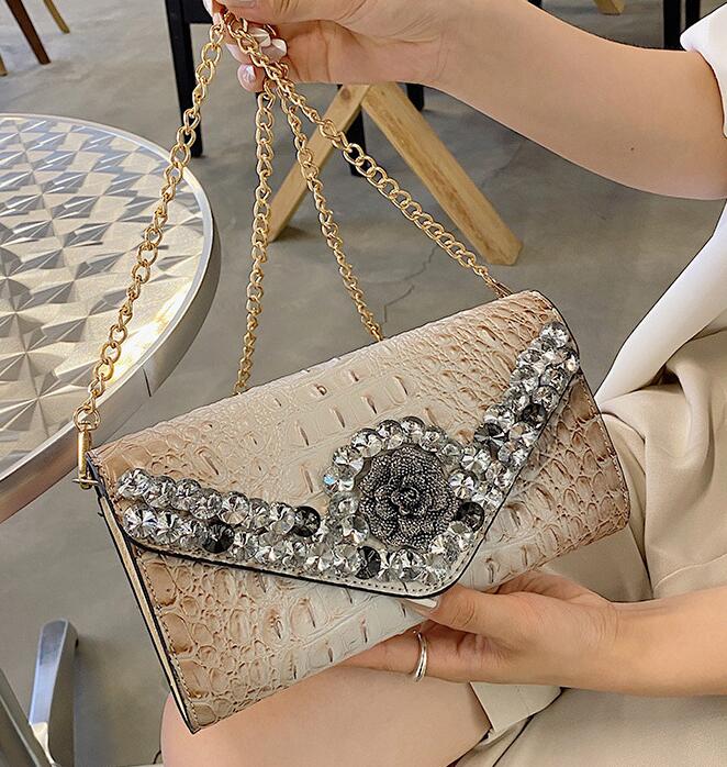 

Factory wholesale women chain bags heavy carving fashion dinner bag street trend embossed crocodile handbag European and American popular leather storage wallet, Red3(boutique box)