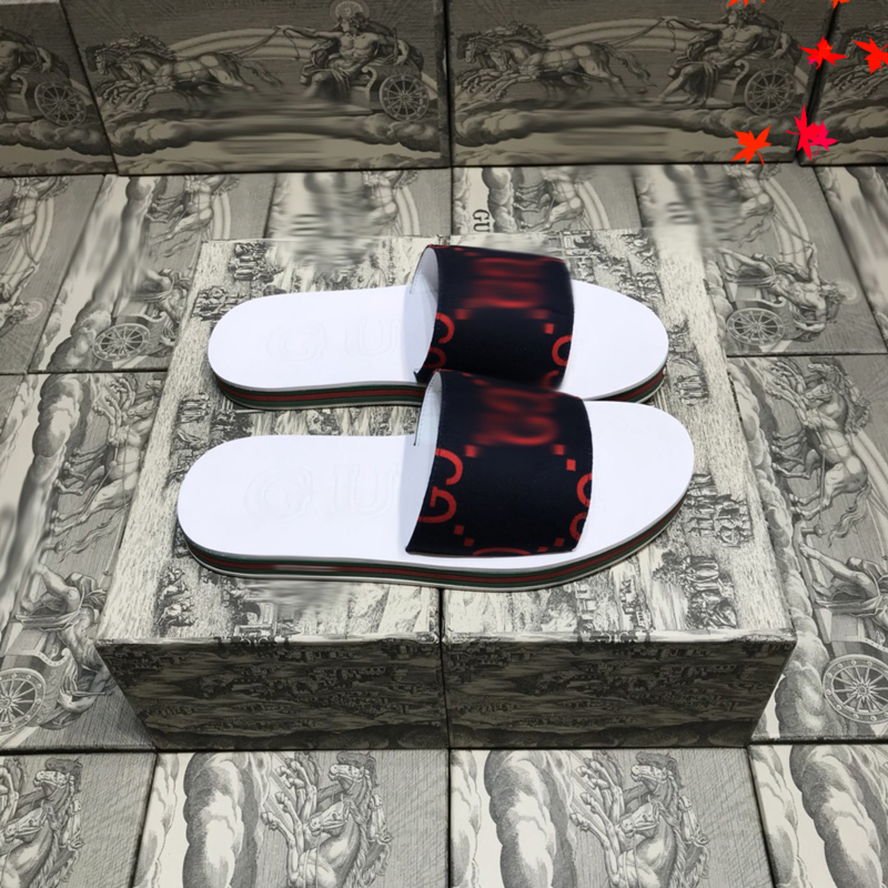 

2021 Designer luxurys slippers men sandals fashion beach shoes flip flops flat non-slip classical hole slipper with box size 39-45 -G225, White