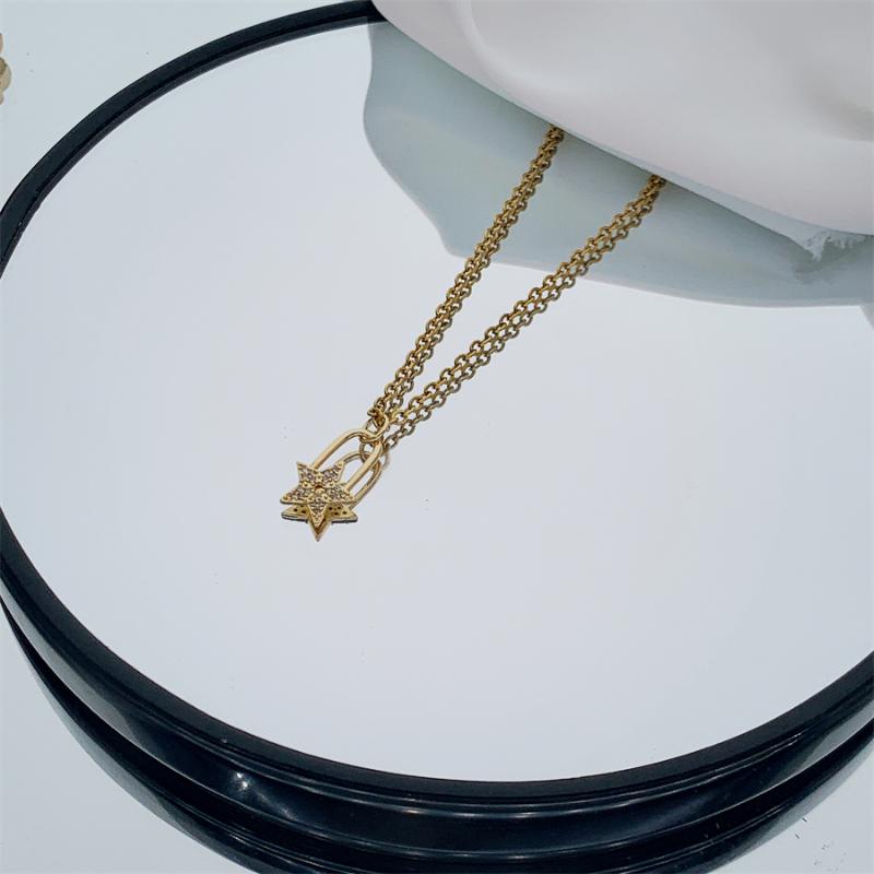 

Pendant Necklaces Simple Classic Fashion Five-pointed Star Connecting Buckle Golden Zircon Necklace Women's Jewelry