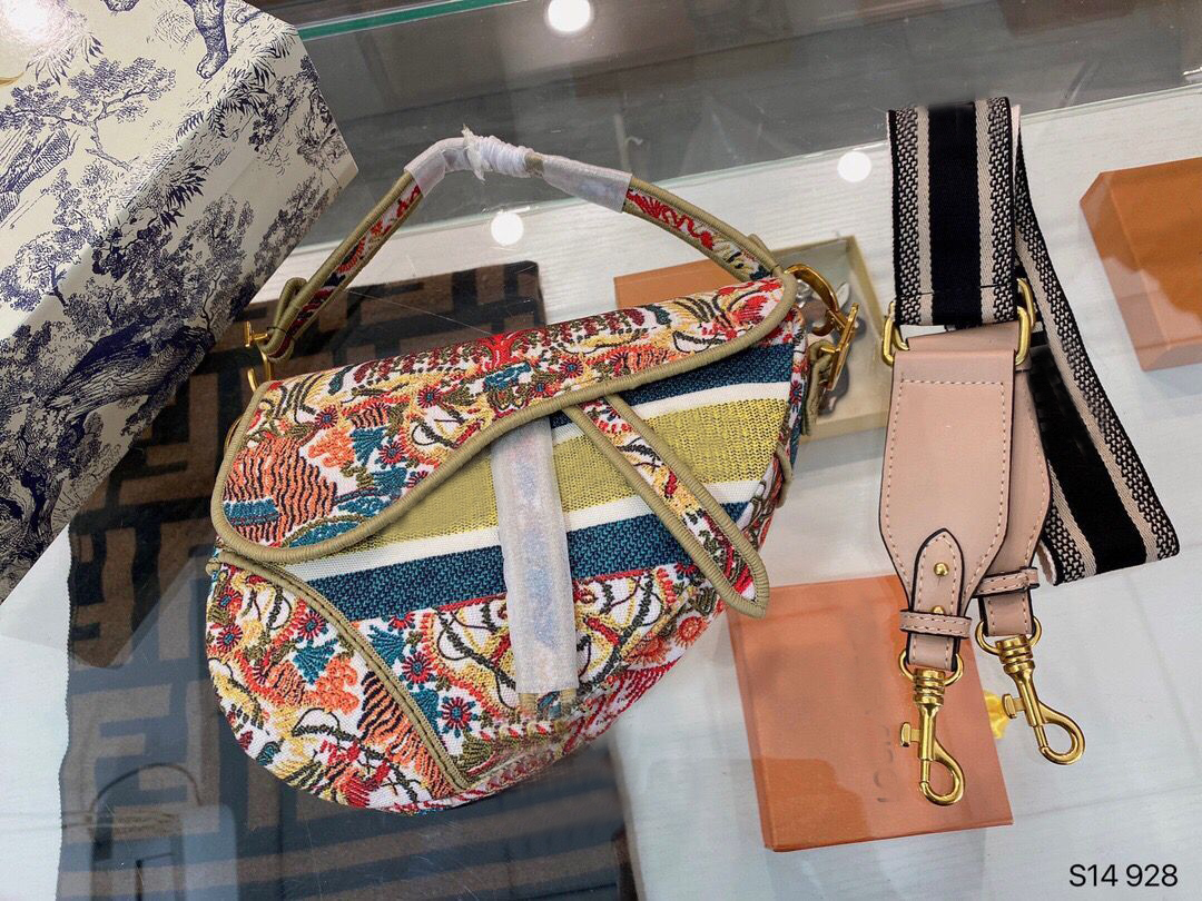 

2021 Leather saddle bags ladies retro high quality messenger bag handbag star celebrity inspiration embroidery shoulder Crossbo88