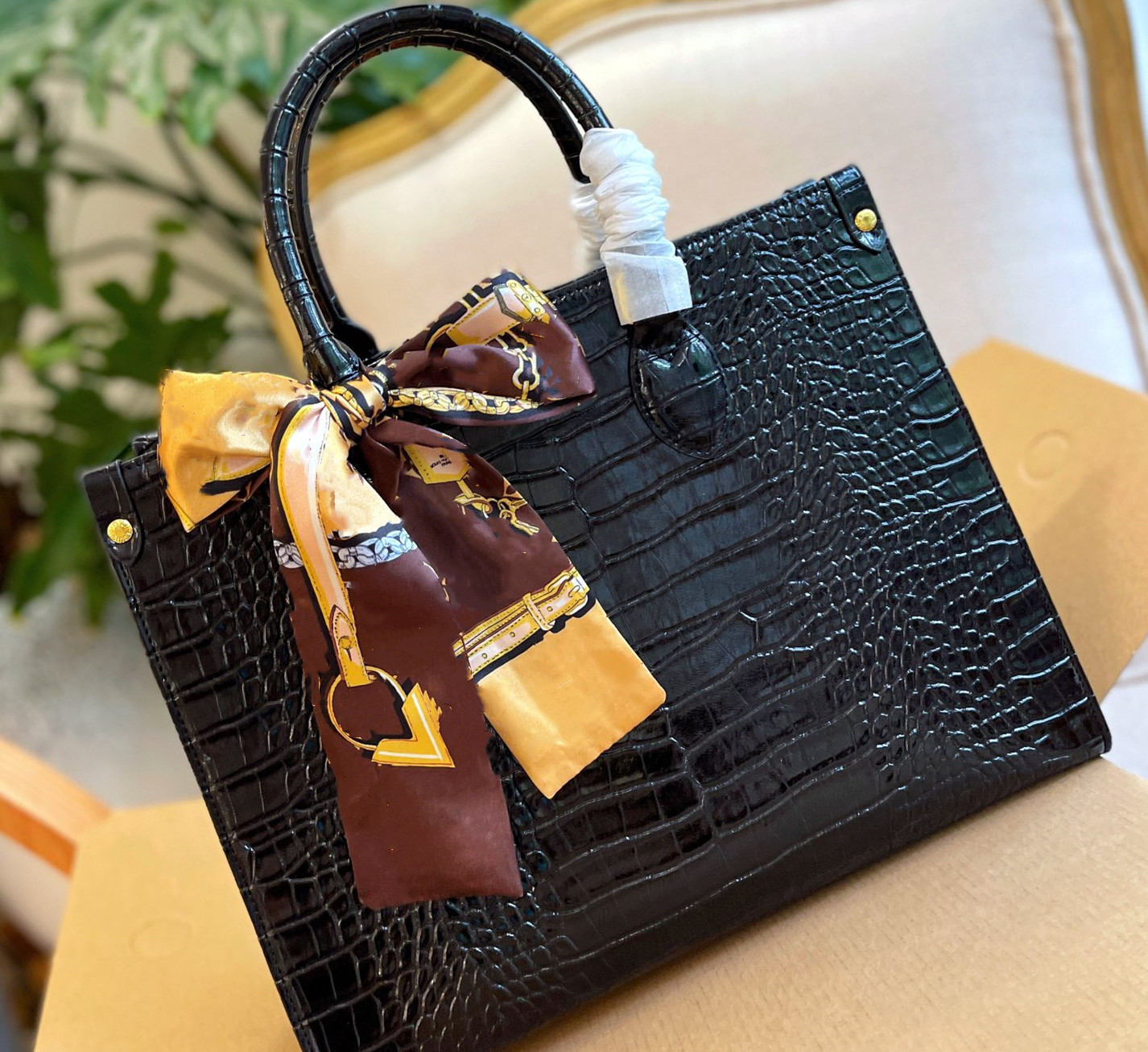 

2022 latest style high quality crocodile skin design shopping bag handbag fashion classic daily commuter designer bag Totes, Make up thedifference