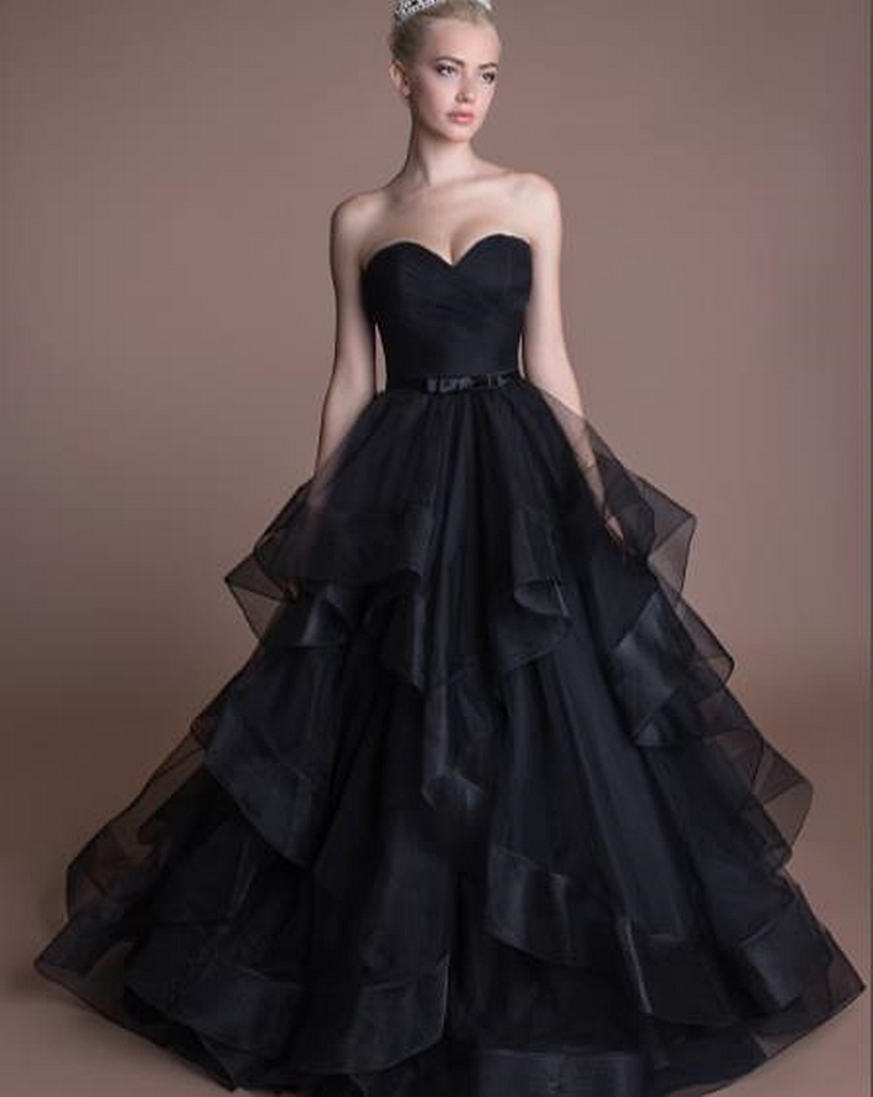 

Black Puffy A Line Wedding Dress Vintage Gothic Bridal Dresses Pleats Ruffles Long Wedding Gowns Sweetheart Strapless Floor Length Garden Robe De Mariee, Same as image