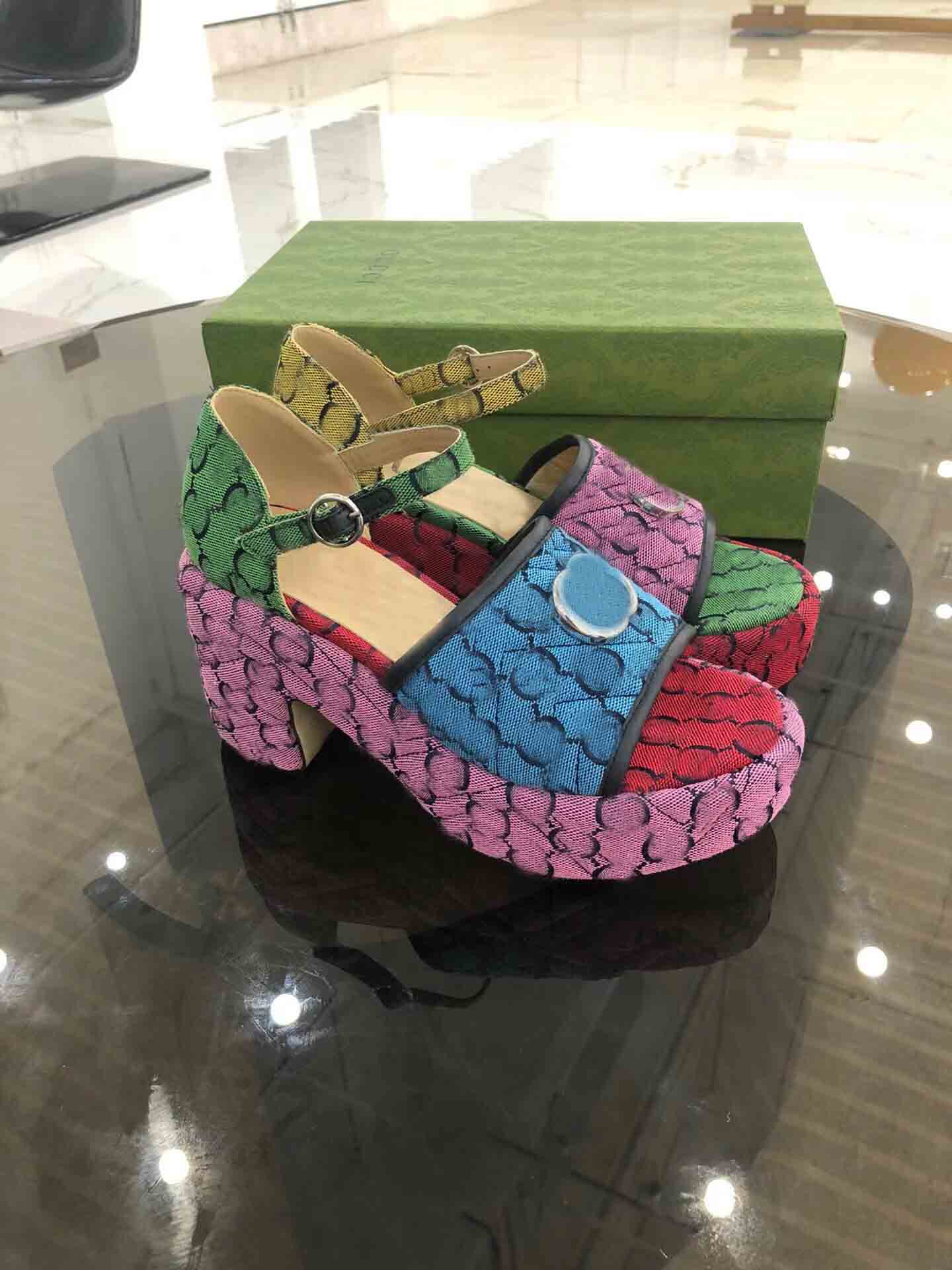 

Luxury designer sandals Women's leather platform fashion chunky heels muffin and high Roman beach resort comfort buckle shoes, White