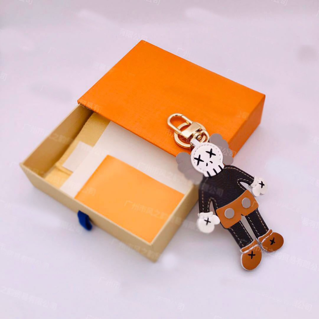 

2022 Cute Doll Pattern Key Chain Buckle Lovers Car Keychain Handmade Leather Designers Brand Letter Print Keychains Men Women Bag Pendant Accessories Gifts