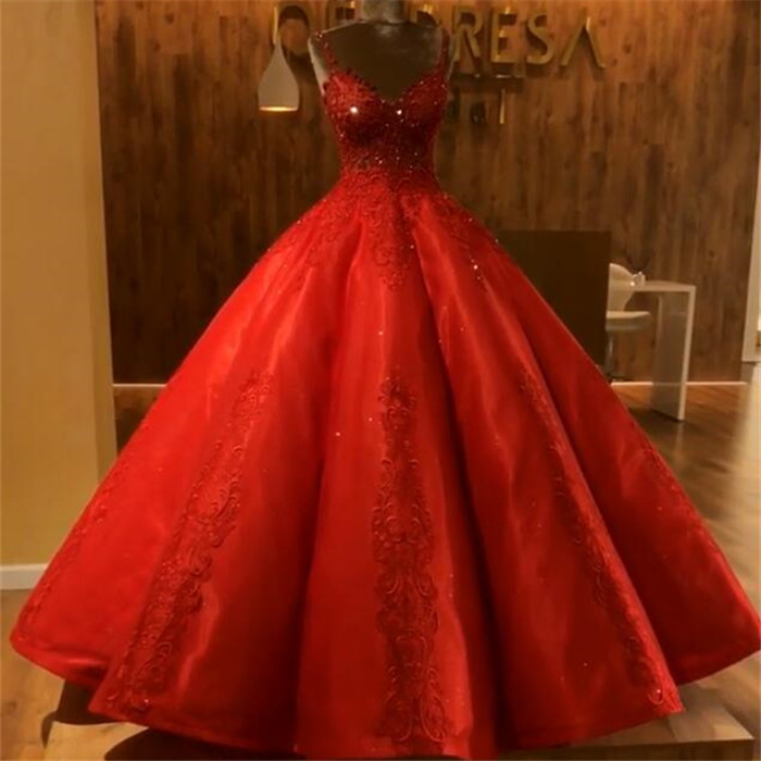 

Princess Red Ball Gown Quinceanera Dresses Beads Lace Appliques Spaghetti Straps Sweet 15 Party Prom Dresses Evening Gowns Vestidos BC0570
