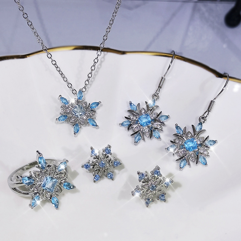 

2022 New Classic Snowflake Designer Pendant Necklaces Earrings Rings Luxury Jewelry with Shining Blue Crystal Stone for Women Christmas Gift