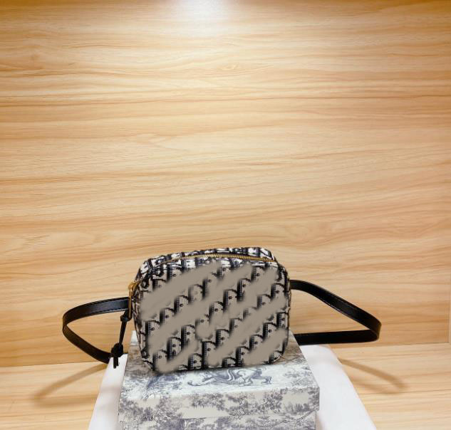 

2022- Designer Women's women Bags pockets Stylish and exquisite canvas Deciduous chain large capacity 16*12cm