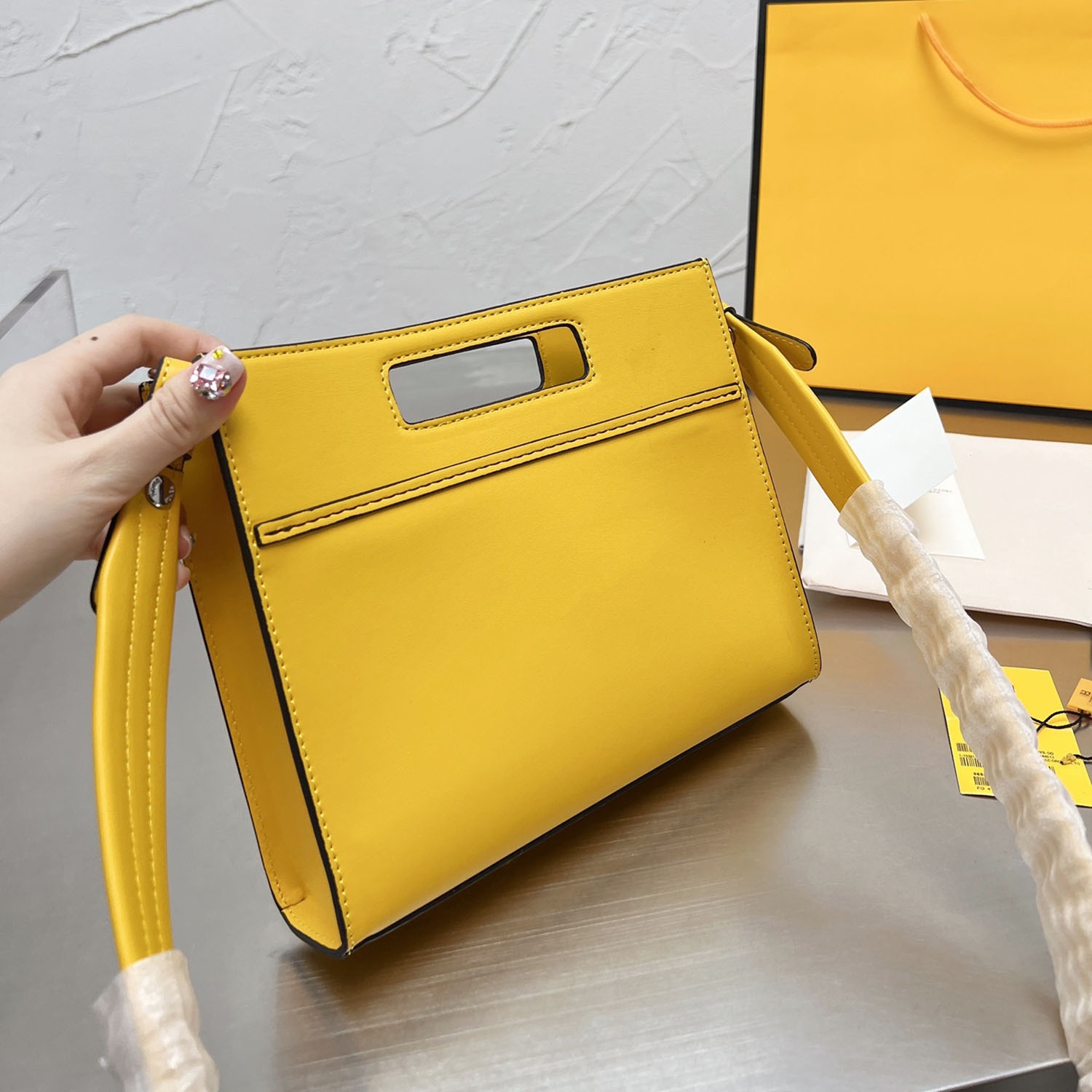 

2022 Fashion Versatile Handbag Classic Letter Decoration Medieval Bag Exquisite Sewing Thread Luxury High Quality Shoulder Bag Shopping Street Shooting XB50007, With box