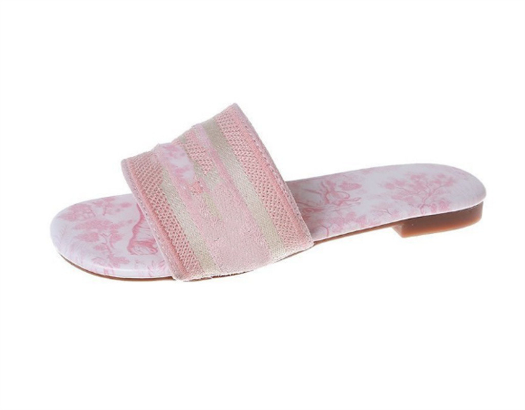 Dragon Femme Xia portant une nouvelle lettre de broderie de famille D Slipper Holiday Beach Words Slipper Women