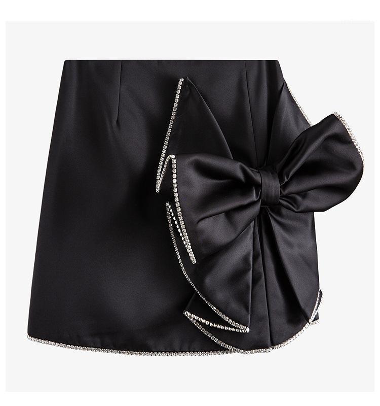 

Hoge Kwaliteit Vrouwen Temperament Slim Zwart Schuine V-Gat Strass Modificatie Ontwerp Dieptepunt Bodysuit Een Stuk + Rok Skirts, Beige