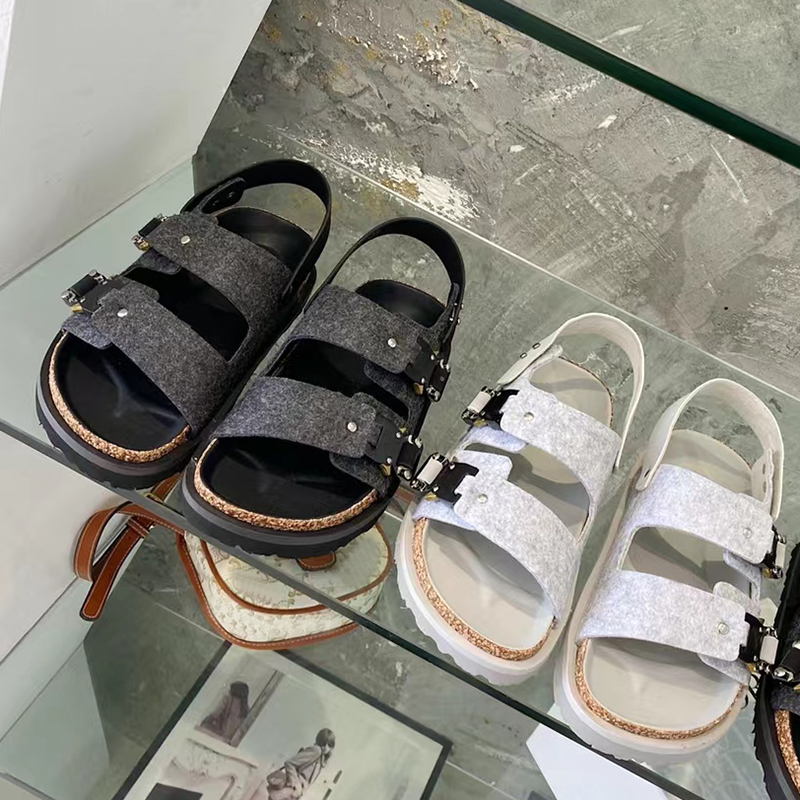 

Top designer 2022 new sandals women's flat felt wooden shoes metal buckle back trip belt casual men's thick bottom beach slippers 35-45, Black
