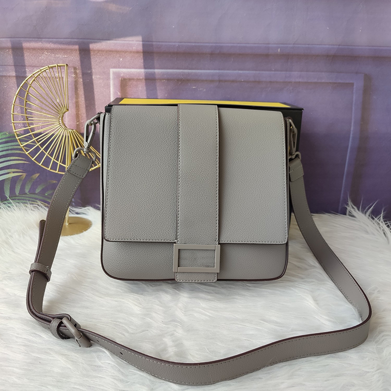 

Medium Baguette Messenger bag Men light grey Cuoio Romano leather Handbag Briefcase Laptop Shoulder Bag with magnetic button, Color 1