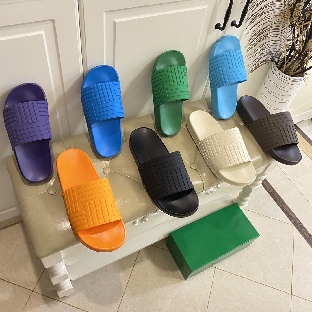 

Beach Slides Flat Causal Summers Couple Striped Slippers for Ladies Round Toe Designer Rubber Flip Flops sliders