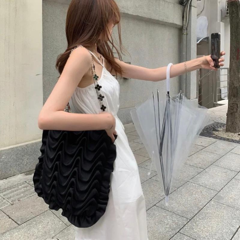 

Evening Bags Women Bag 2022 Spring Square Nylon Chains Ruched Sweet Shoulder Handbags High-Capacity Tote All-match, Black