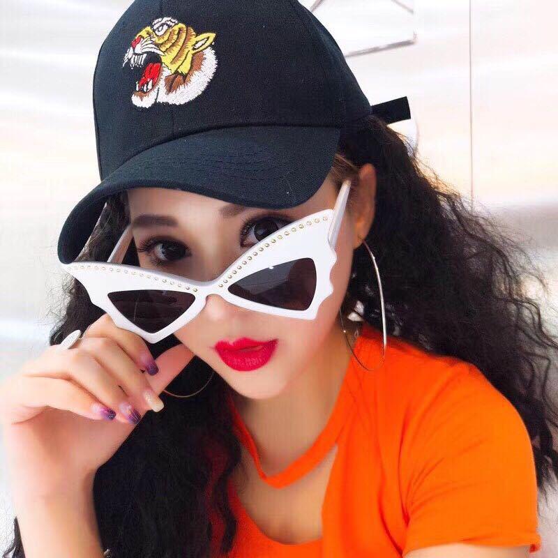 

Sunglasses Oversize Women Bat Sharp Shades Sun Glasses Rivet Big Frame Sunglass Personality Dance Party GlassesSunglasses