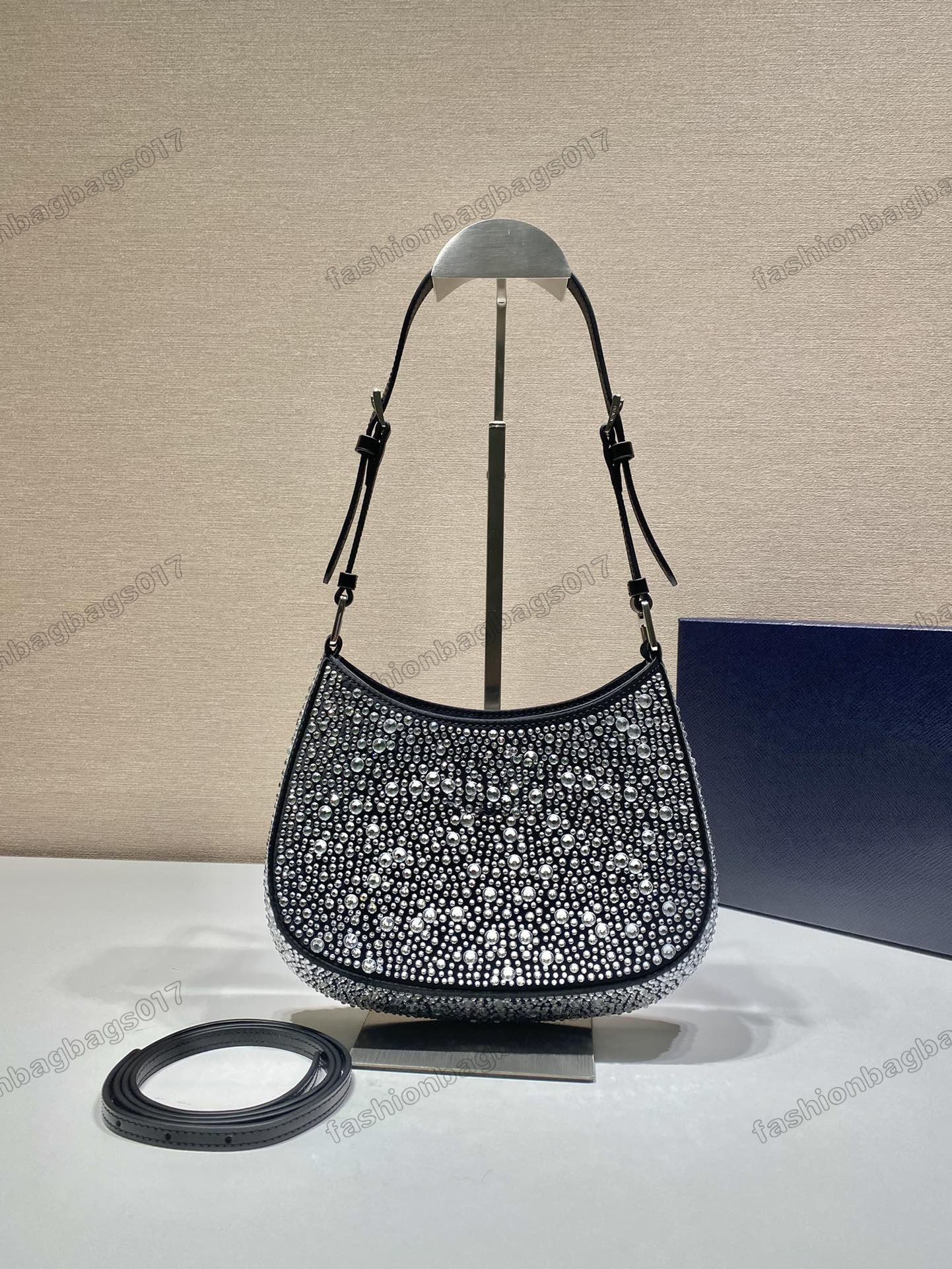 

All-over Diamond Cleo Satin Armpit Bag Women Fashion mini Handbag Designer Crossbody Bags Classic pattern Retro Shiny 1BC169