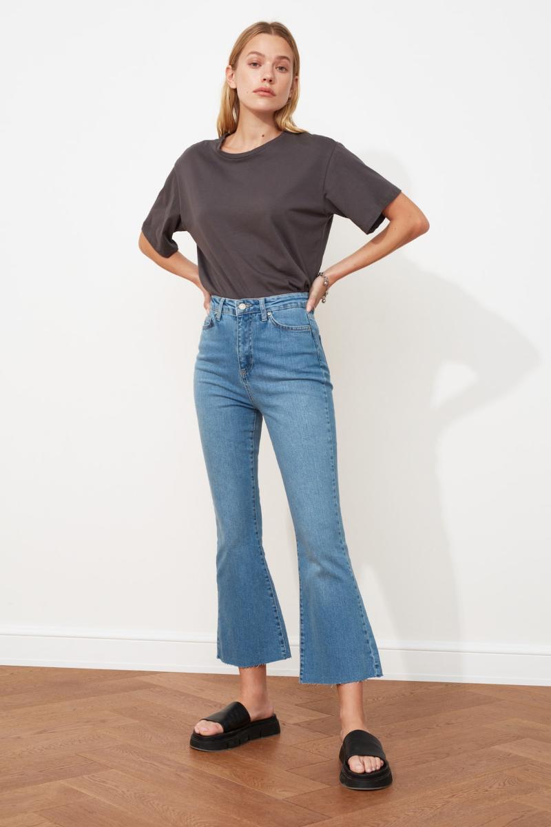 

Women's Jeans Trendyol Pettitoes Discrete High Waist Crop Flare TWOAW21JE0159, Blue